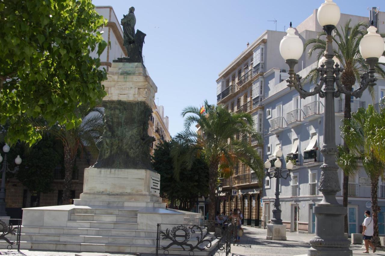 Pension Las Cuatro Naciones Cadiz Exterior photo